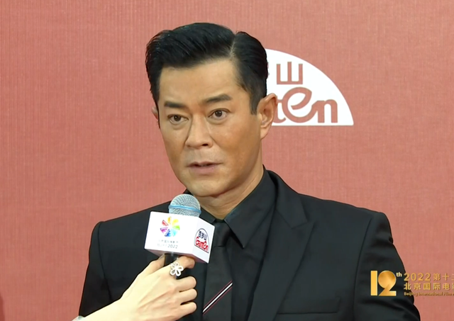 古天乐颜值崩塌,出席活动被嘲脸僵似三星堆面具,精修后似蜡像