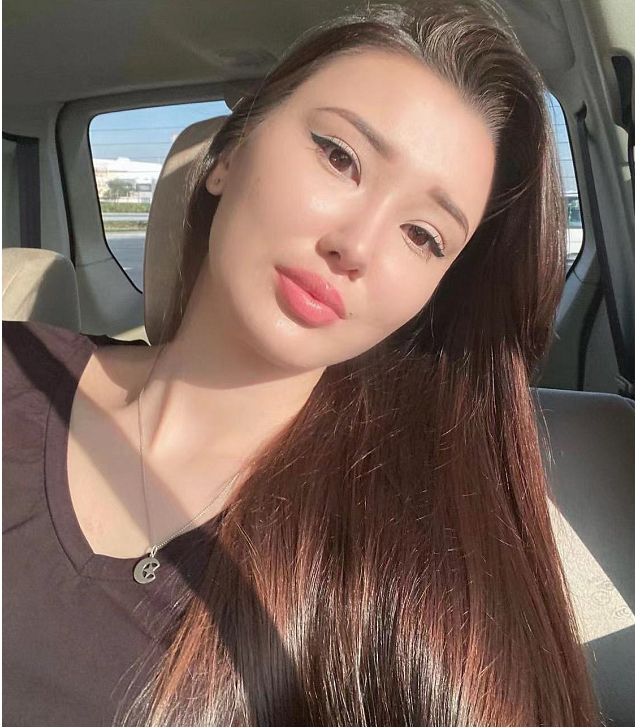 排球女神萨宾娜现状：离开日本，微整后更有韵味，当模特成白富美