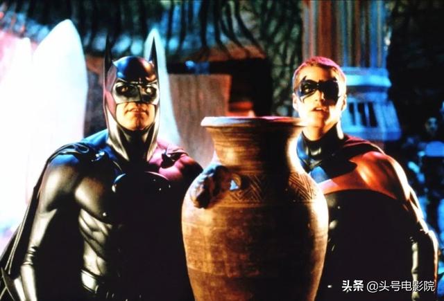 4万美元起拍,最丑蝙蝠侠战袍拍卖!男主角嫌弃,胸部凸起被嘲笑