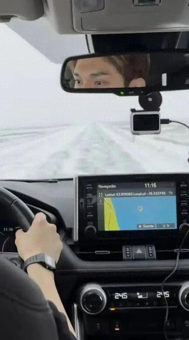 男演员关楚耀冰岛自驾游出意外!遭遇暴风雪致车门无法关上,妻子拼命爬出车外求救