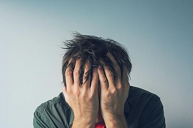 清华大学女教师邀快递员进门,因一个笑容,生命永远定格在了35岁