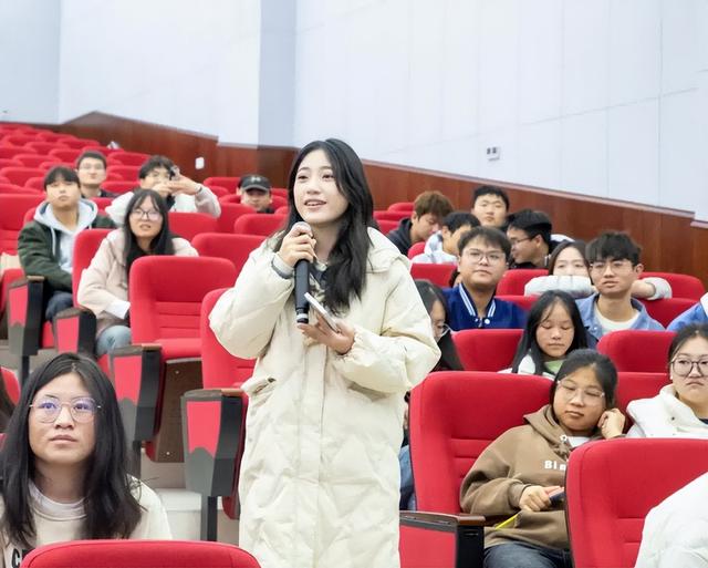 南征北战NZBZ主唱胡汀洋贵阳人文科技学院音乐交流分享会