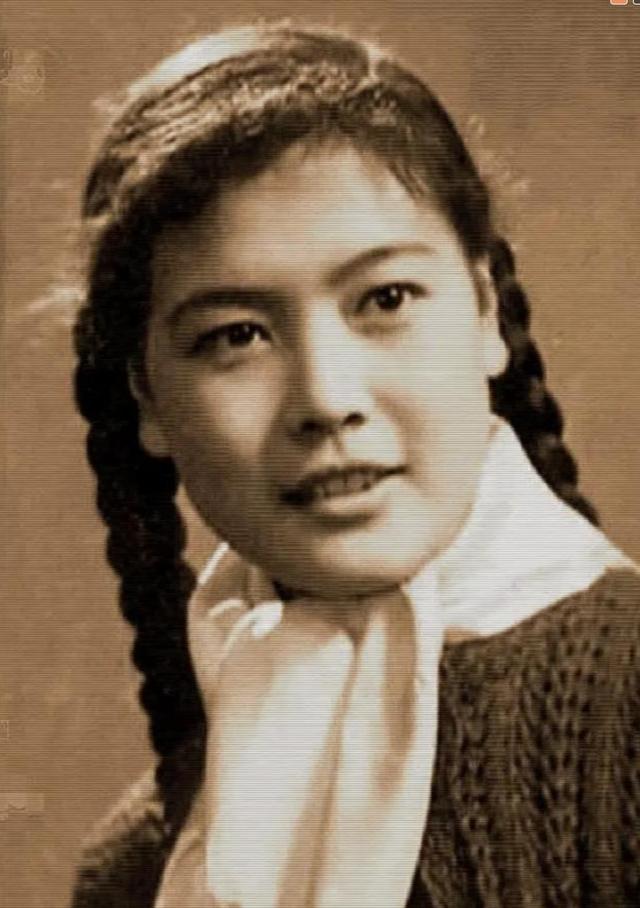 杨雅琴:八一厂花旦,《苦菜花》美丽娟子,葬礼上两任丈夫都不来