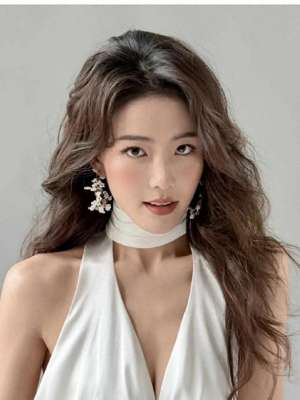 周胜男(遇见周胜男：尘世中的惊鸿影)