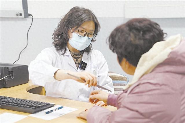 高娟:三重身份铸医魂