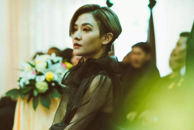 还记得唱《健康歌》的范晓萱吗?如今42岁的她也太会“撩”了吧