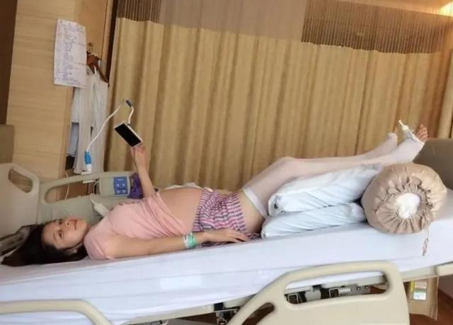 一脱成名的徐若瑄,如今被爆身患癌症,曾经为嫁富豪打300针保胎