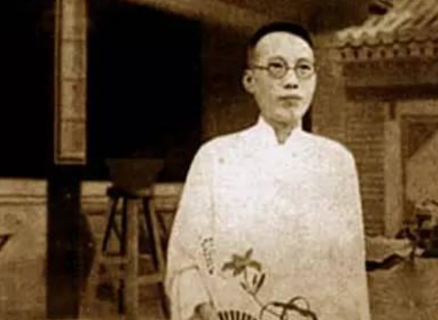唯一儿子被保姆摔死,余叔岩无子送终,死后妻子焚烧他的珍贵遗物