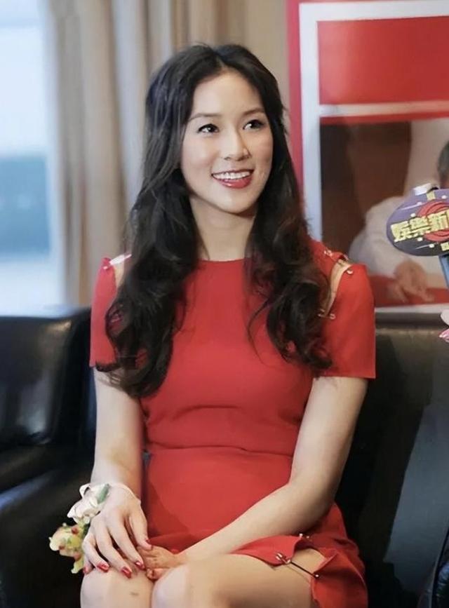 徐子淇近照曝光，曾被夸“豪门贵妇相”的她，如今面相怎么变了？