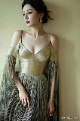迪丽热巴性感(迪丽热巴 翘臀细腰 性感又不失端庄 鎏金神女气质让人倾倒)