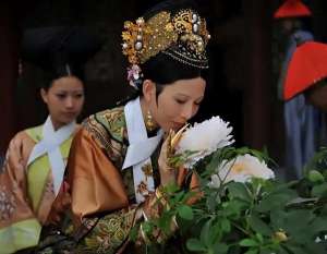 宜修(甄嬛传：宜修后来没有子嗣的原因竟是因为她不懂男人？)