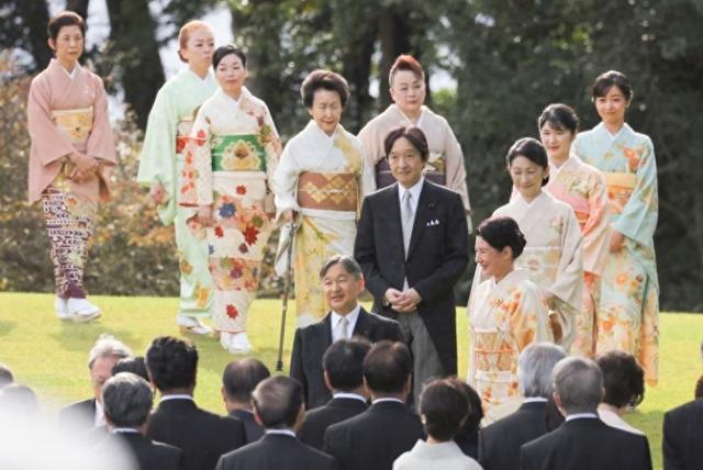 日本皇室姐妹花:佳子公主漂亮30岁未嫁,爱子公主无缘皇位反被困