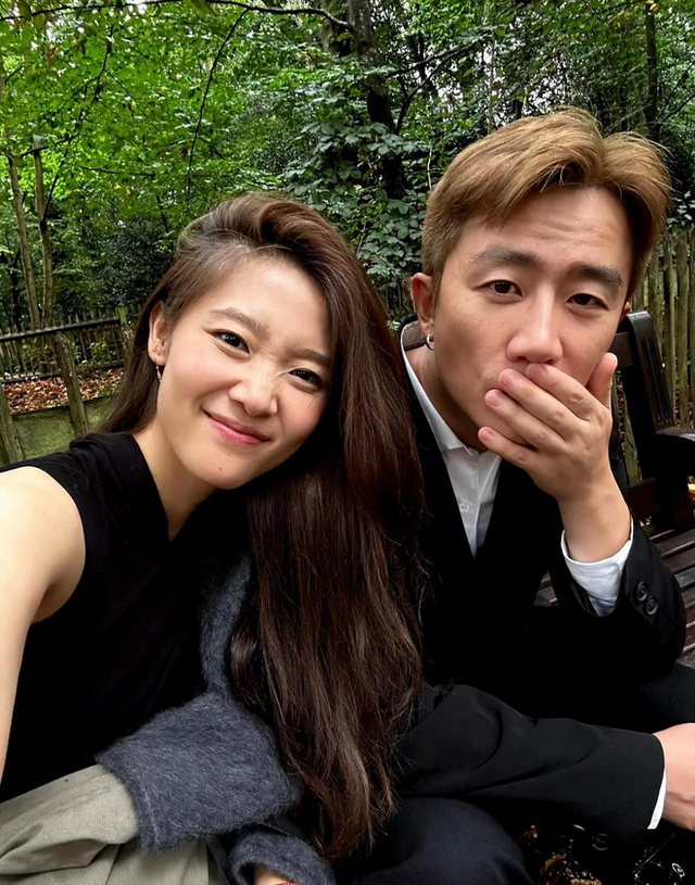 演员黄轩女友首次公开露面,现身电影首映礼!此前官宣恋情引热议