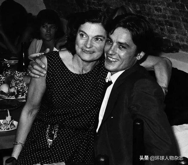 被军队开除,被妻子背叛,被卷入谋杀案……“佐罗”很潇洒,但阿兰·德龙不幸福