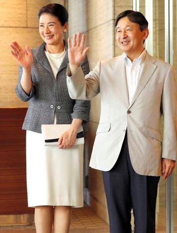 这就是夫妻相的强大,雅子妃跟德仁26年,就知道两人现在有多像