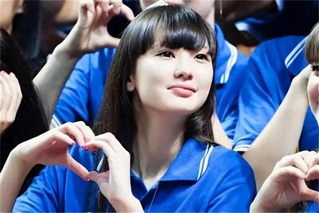 排球女神萨宾娜现状：离开日本，微整后更有韵味，当模特成白富美