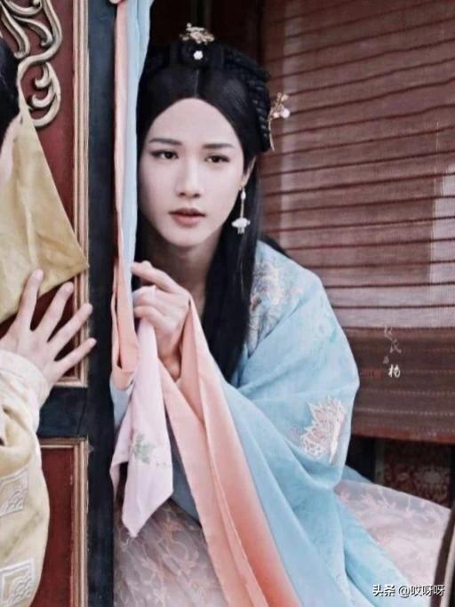 美到雌雄模糊的女装扮相,男明星的女装有谁惊艳了你