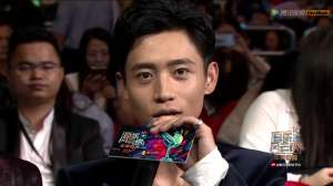 乔燃(160409 魏晨演绎杀人狂版乔燃 收获“年度最受欢迎男歌手”奖)