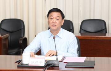 00年,岳阳书记离任时,却猛然发现自己连市委大门都走不出,为何