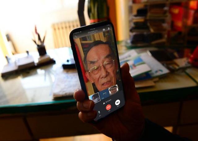 讲疫情聊文明 沈阳91岁老教授直播“开网课”