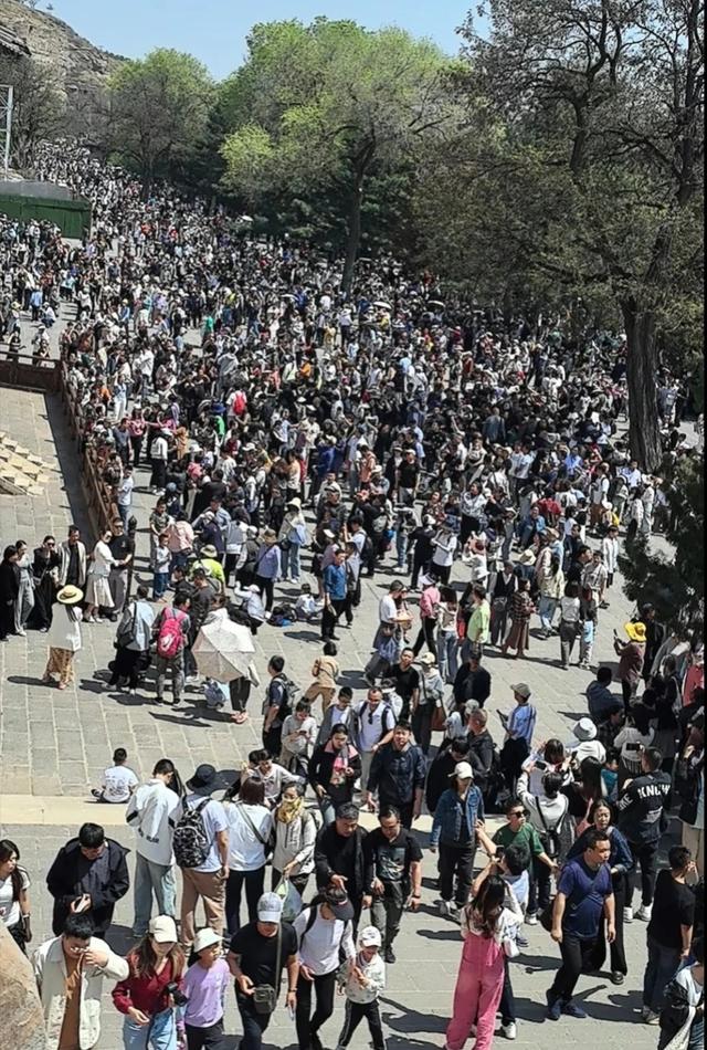 佛祖看了都害怕!五一当天云冈石窟竟来了一亿游客 ,笑死在评论区