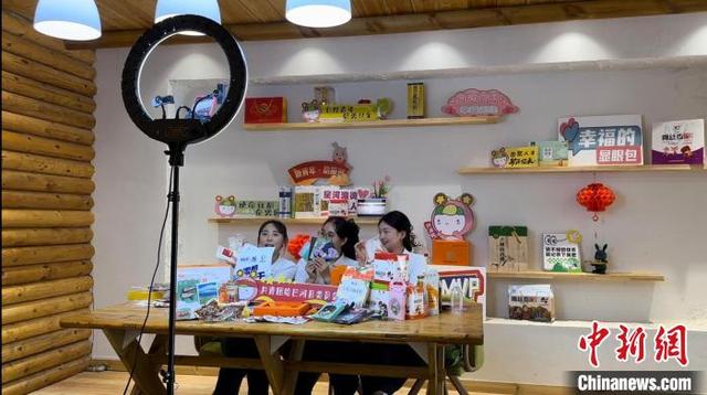 (追风逐日看新疆)到“我的阿勒泰”直播助农