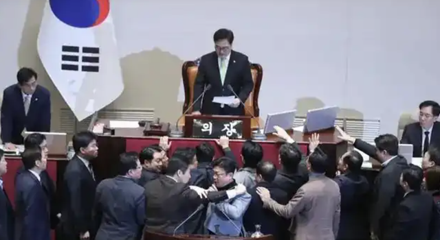 尹锡悦如释重负,金龙显的关键回答,韩国总统弹劾案或将被驳回