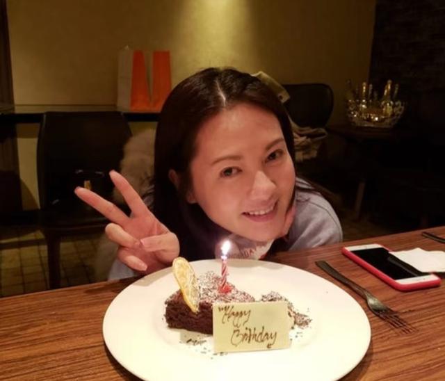 力求突破!港知名女星重提转型当脱星原因,直认卖青春是很正常的