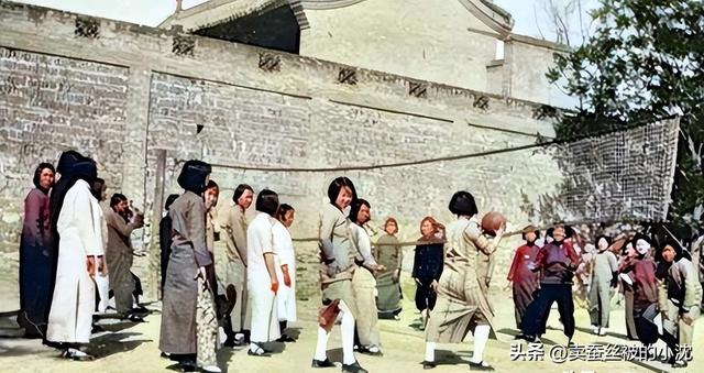 “禁止外泄”的老照片,男女混合脱衣舞俱乐部,让人眼界大开