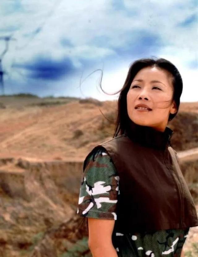 情歌唱将任静,女歌手榜样!凭实力与韦唯抛弃的付笛声住上亿豪宅