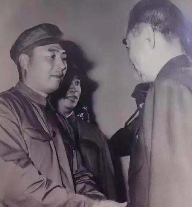 1989年,美军飞行员退役后访华:我想见见当年击落我战机的那个人