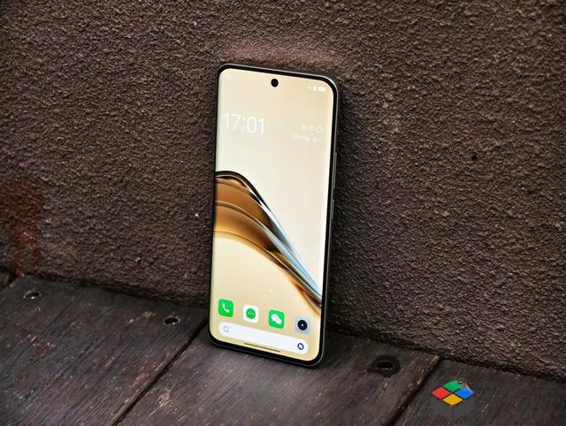 真我13Pro+首发上手:游戏体验一般,但影像着实超出预期