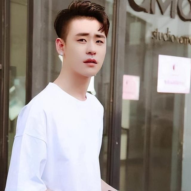 张云雷深夜发文大骂“私生”,情绪失控 称自己被24小时监控受不了