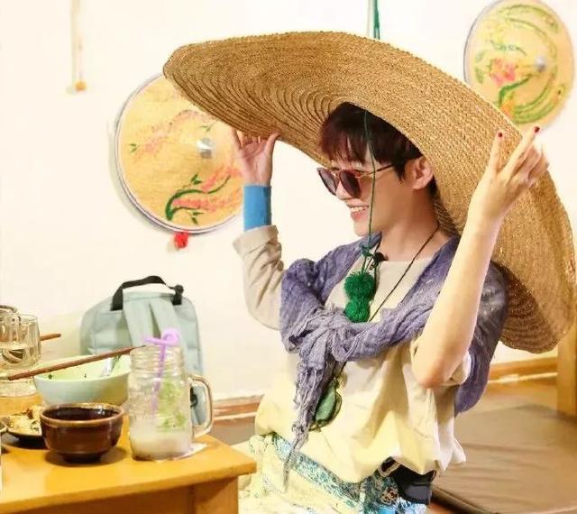 还记得唱《健康歌》的范晓萱吗?如今42岁的她也太会“撩”了吧