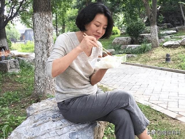 演员刘琳:与名导同居生活3年,转身下嫁穷小子,如今被宠成公主
