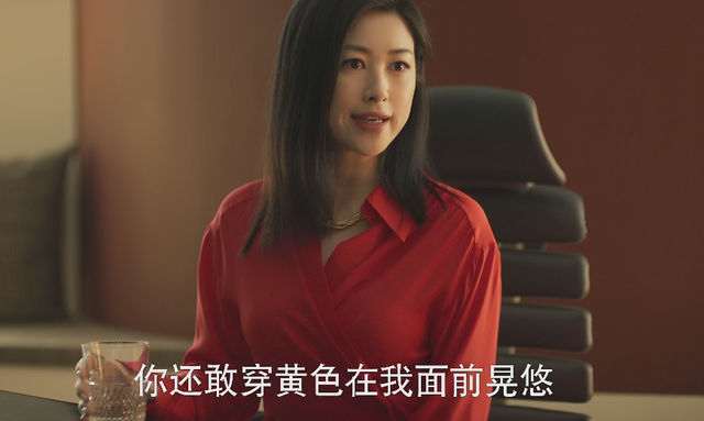 这一次轮到刘亦菲翻车?《玫瑰的故事》床吻戏一出,观众直呼荒唐