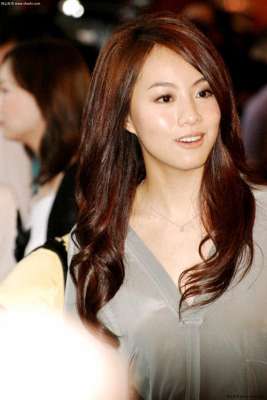 独家试爱吻戏(疑有新恋情40岁邓丽欣被曝与肌肉型男出行，二人更一起返回家中)