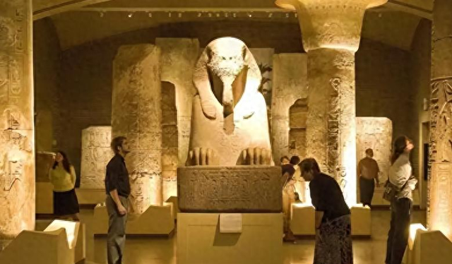 谷仓密恋穿越千年:伊朗情侣拥吻遗迹曝光2800年