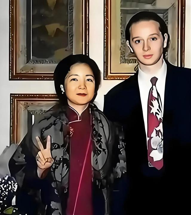 一代歌后邓丽君在泰国香消玉殒,其去世之谜为何疑点重重?