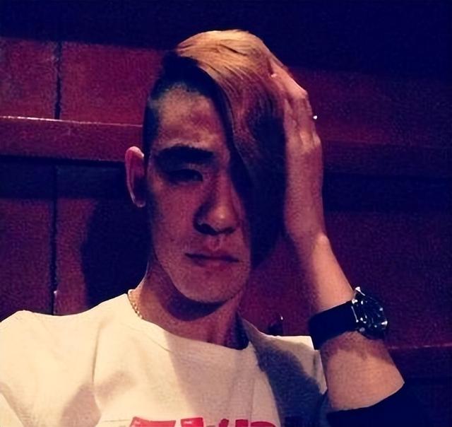 张云雷深夜发文大骂“私生”,情绪失控 称自己被24小时监控受不了