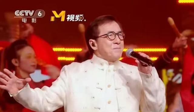 大湾区这夜,70岁成龙唱歌抢拍真尴尬,樊振东忘关麦乱说话丢大人