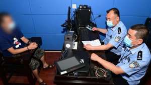 模拟画像(在“模拟画像”面前，他终于低下了头)