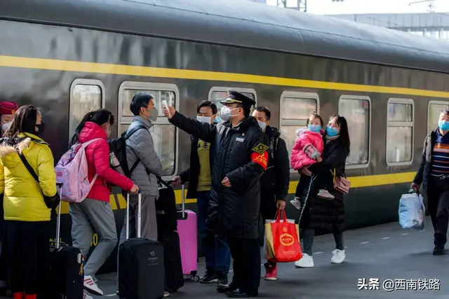 列车长顾雪峰:危难时刻,我不上谁上?