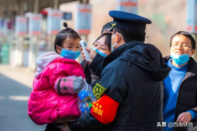 列车长顾雪峰:危难时刻,我不上谁上?