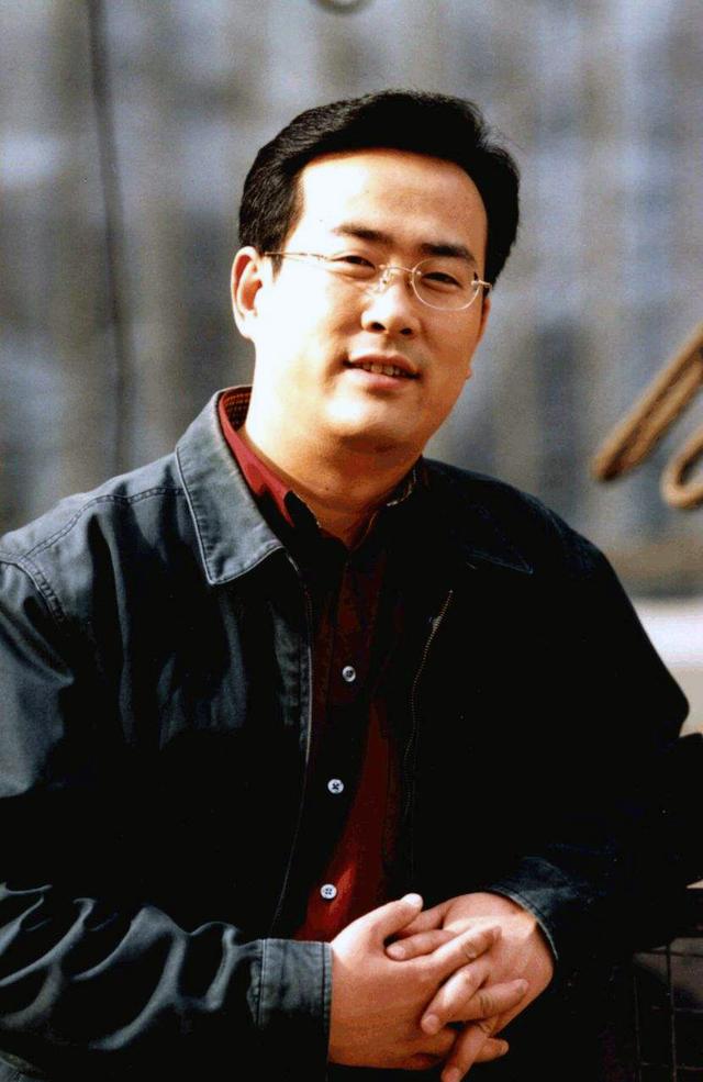 央视著名主持人张泉灵:嫁大丈夫,最红时辞职,现在过得怎么样?