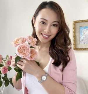 贺贤(前港姐近况曝光不顾反对嫁大24岁外籍练马师，混血儿子颜值高)