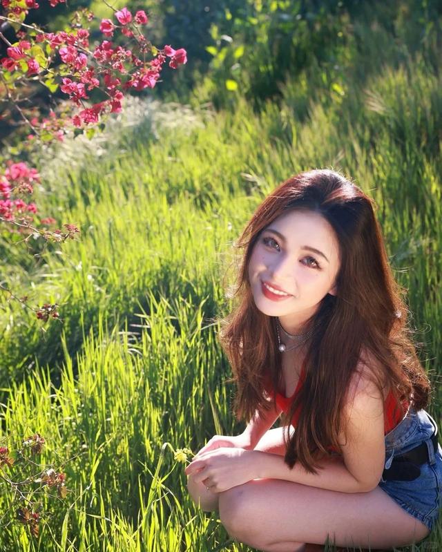 外网热赞的氛围感美少女,原来是位国产网红!
