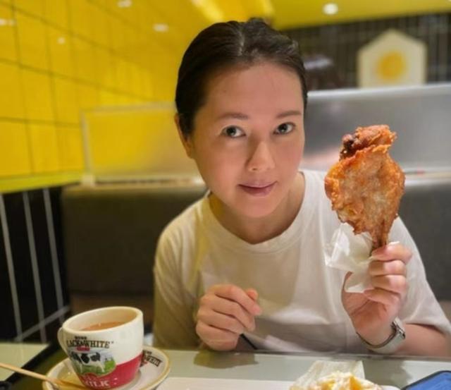 力求突破!港知名女星重提转型当脱星原因,直认卖青春是很正常的