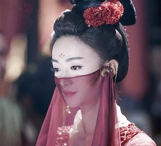 4个版本的“妲己”，前三位靠化妆，她是真的媚到骨子里！