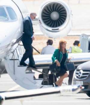 安德鲁王子(远离亿万富翁性奴案，安德鲁王子抛开丑闻，和前妻西班牙逍遥度假)